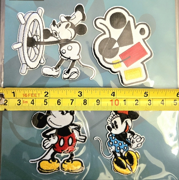 MICKEY THE TRUE ORIGINAL NYC EXHIBIT SET OF IRON-ON PATCHES DISNEY 2018 green - Picture 6 of 7